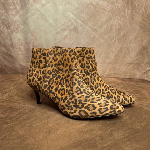 Clarks Collection Ankle Boots Suede Leopard Print Pointed Toe Kitten Heel 6.5M - Picture 1 of 12
